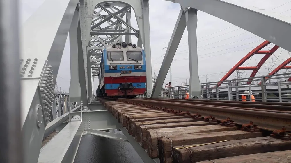 Điều chỉnh lịch chạy tàu Hà Nội - TPHCM: thêm đôi tàu SE5/6