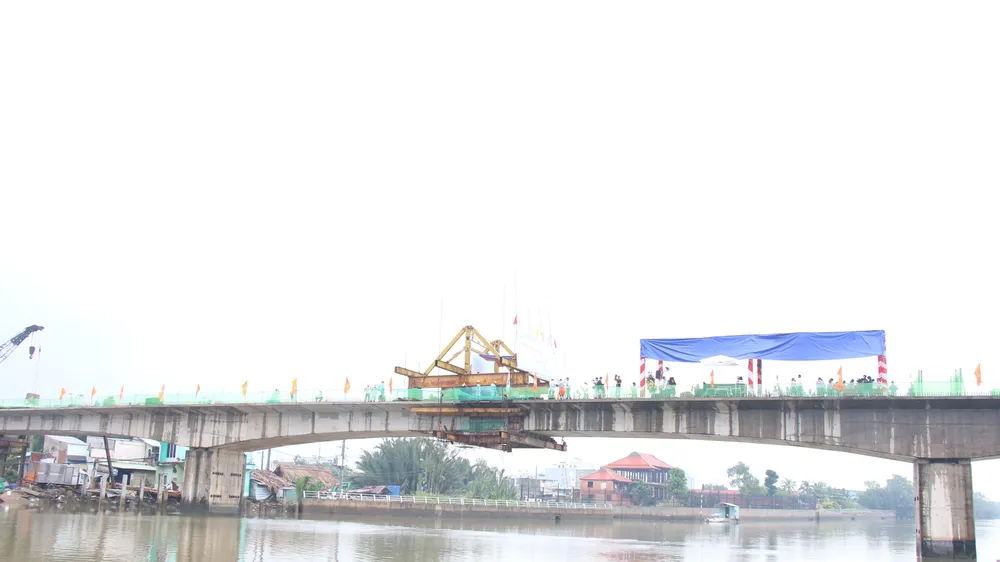Hợp long cầu Phước Lộc huyện Nhà Bè sau 8 năm thi công