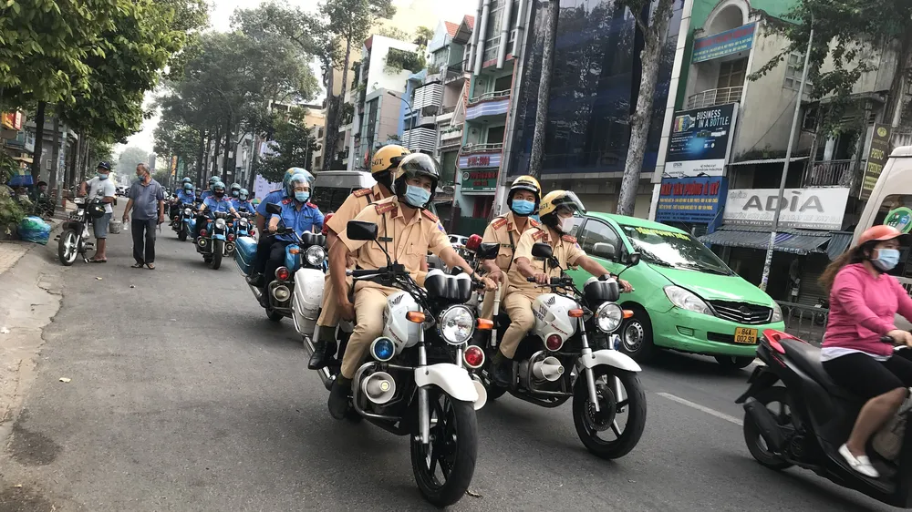 TPHCM thường xuyên ra quân các đợt kiểm tra xử lý phương tiện lưu thông trên địa bàn . Ảnh QUỐC HÙNG