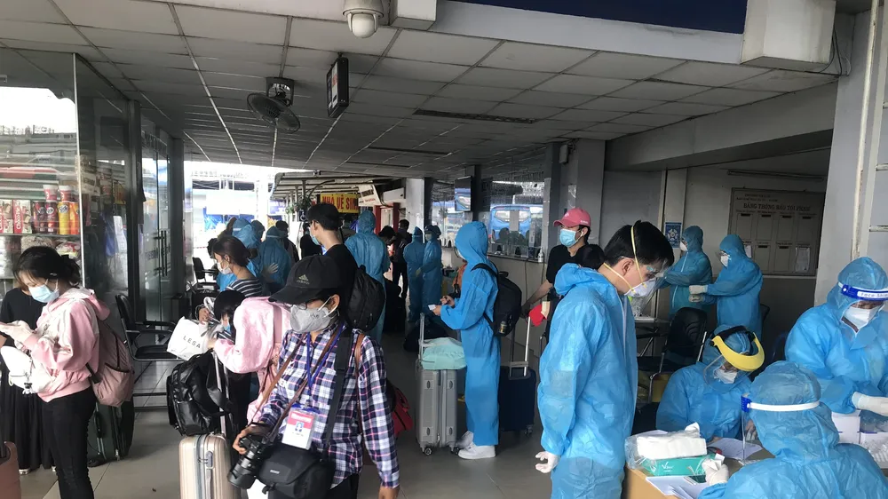 Hơn 400 người Kiên Giang ở TPHCM được Công ty Phương Trang đưa về quê