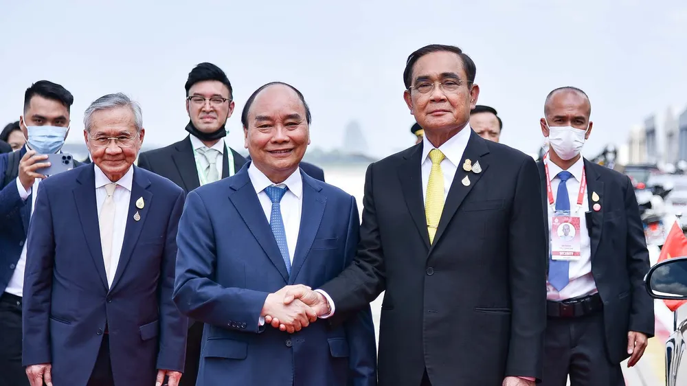Chủ tịch nước Nguyễn Xuân Phúc đến Thái Lan, bắt đầu chuyến thăm chính thức