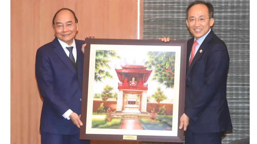 Chủ tịch nước Nguyễn Xuân Phúc hội kiến Phó Thủ tướng Hàn Quốc Choo Kyung-ho 