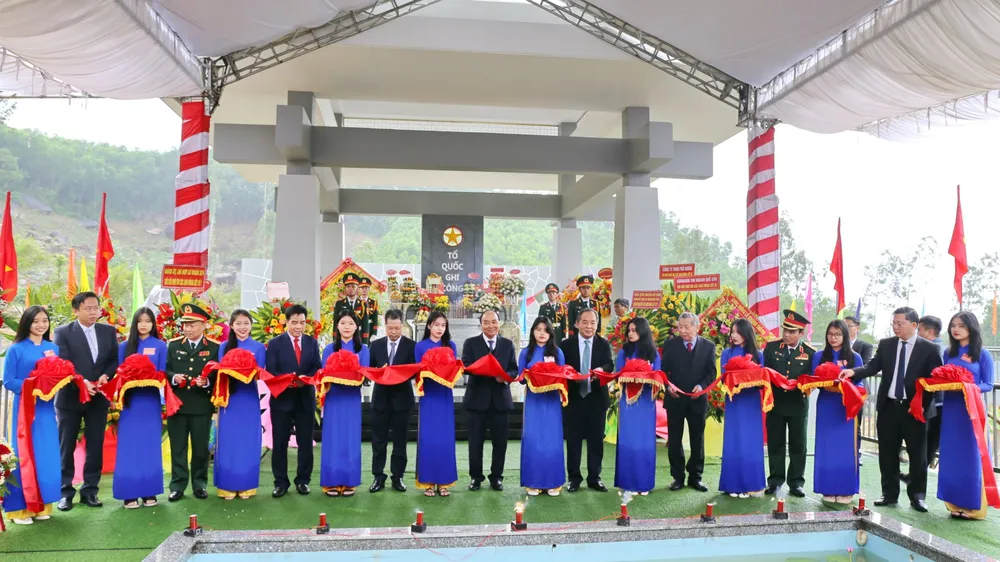 Chủ tịch nước Nguyễn Xuân Phúc dự lễ khánh thành Khu tưởng niệm Hòn Tàu - Đèo Le