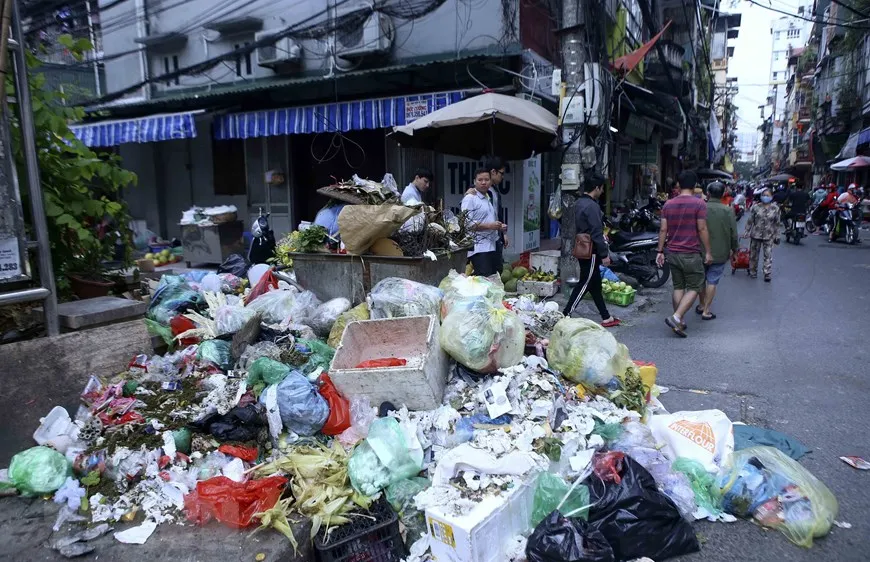 Xử lý triệt để tình trạng xả rác, lấn chiếm lòng lề đường