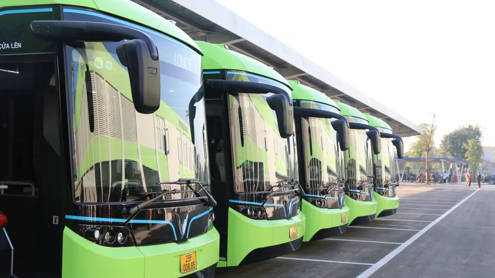 Tiếp tục thí điểm xe buýt điện