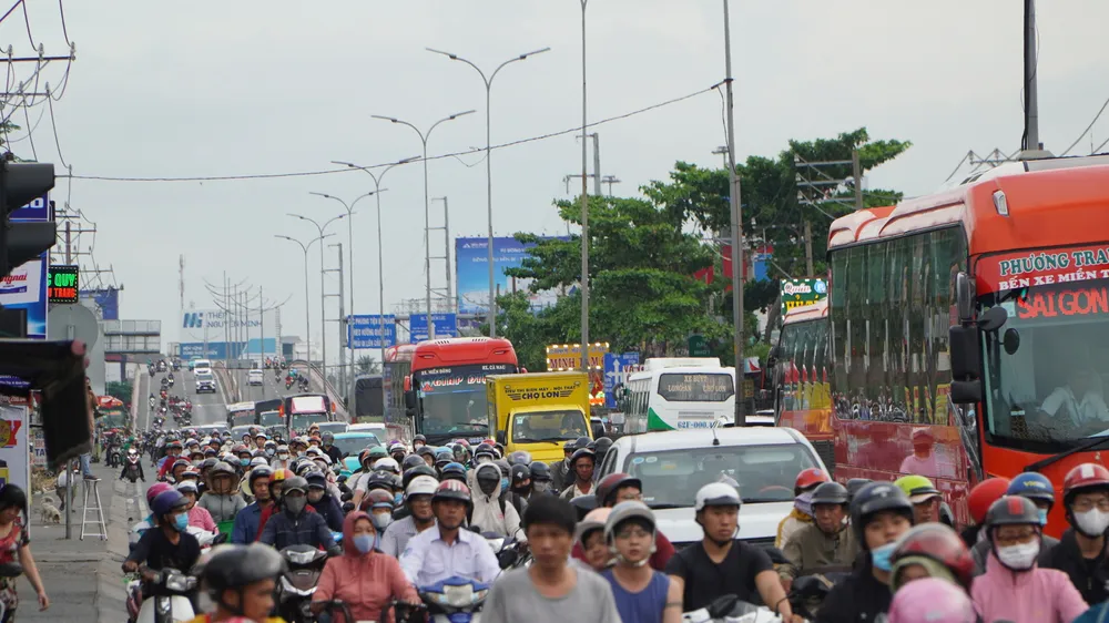 TPHCM dự kiến hạn chế xe xăng dầu vào trung tâm từ năm 2026