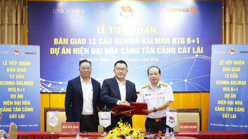 Tân Cảng Sài Gòn tiếp nhận 12 cẩu khung Genma - Kalmar RTG6+1