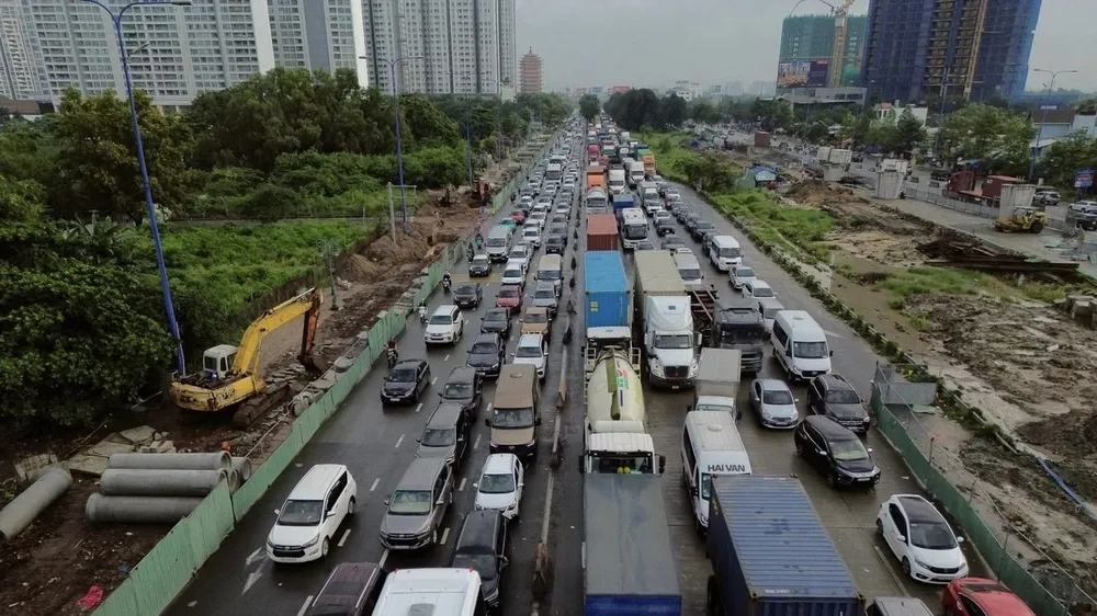 Phương tiện nối đuôi nhau