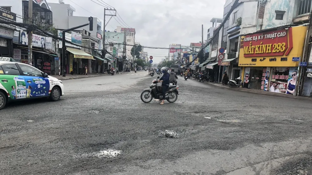 Khẩn trương khắc phục điểm mất an toàn giao thông tại giao lộ Phú Thuận – Huỳnh Tấn Phát