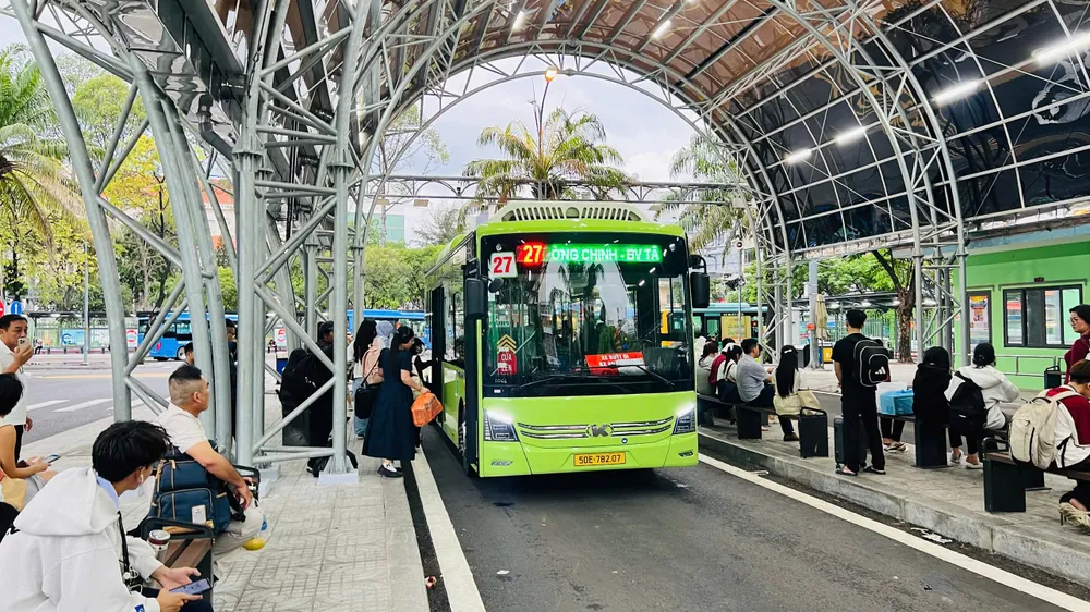 Hơn 30,6 triệu lượt khách đi xe buýt miễn phí sau 3 tháng