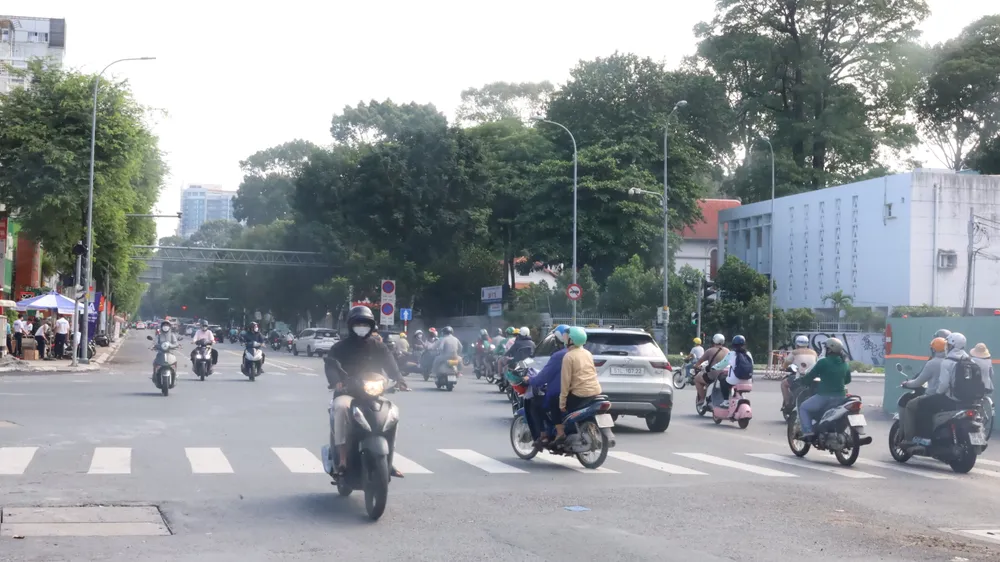 Ngày thứ hai phân luồng giao thông thi công Metro số 2, người dân vẫn lúng túng