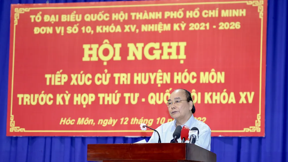 Chủ tịch nước Nguyễn Xuân Phúc phát biểu tại buổi tiếp xúc cử tri. Ảnh: HOÀNG HÙNG