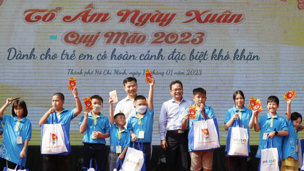 “Tổ ấm ngày xuân” đem tết đến với trẻ em có hoàn cảnh khó khăn