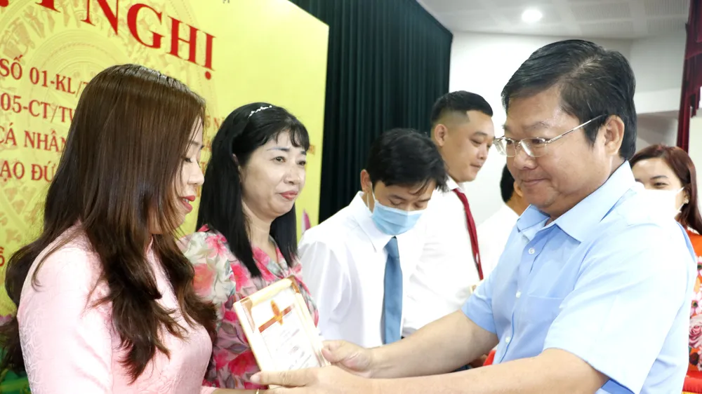 Nhân rộng gương điển hình trong học tập và làm theo tư tưởng, đạo đức, phong cách Hồ Chí Minh