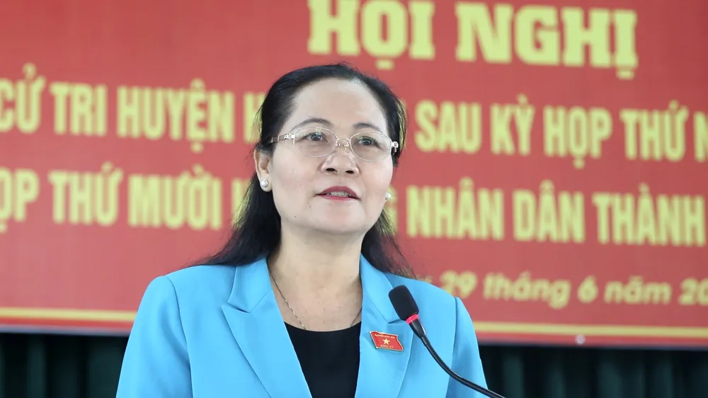 Đồng chí Nguyễn Thị Lệ phát biểu tại hội nghị. Ảnh: NGÔ BÌNH