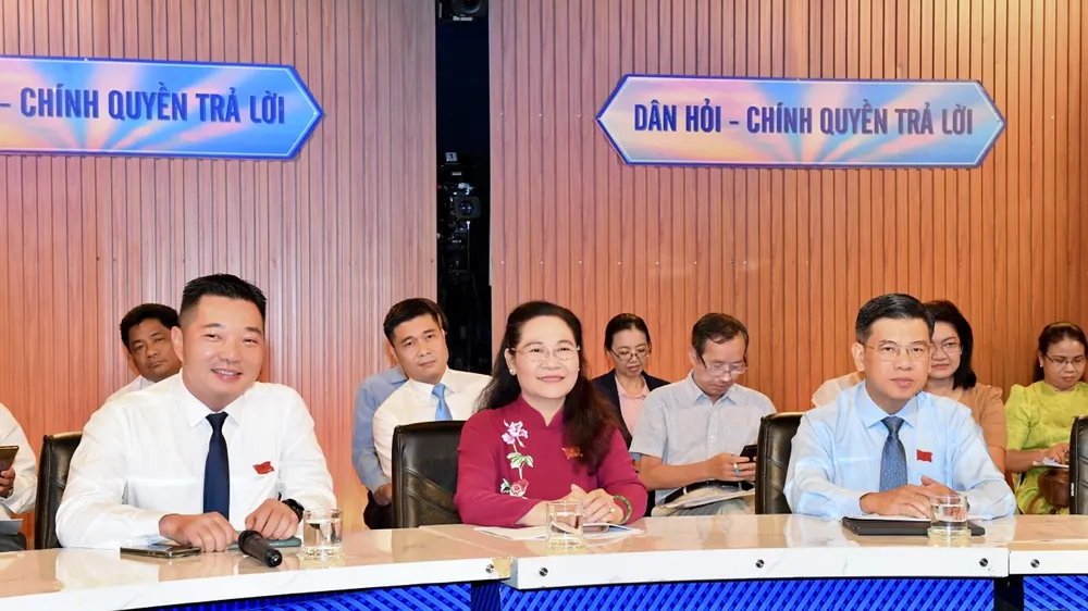 Chủ tịch HĐND TPHCM Nguyễn Thị Lệ dự chương trình. Ảnh: VIỆT DŨNG