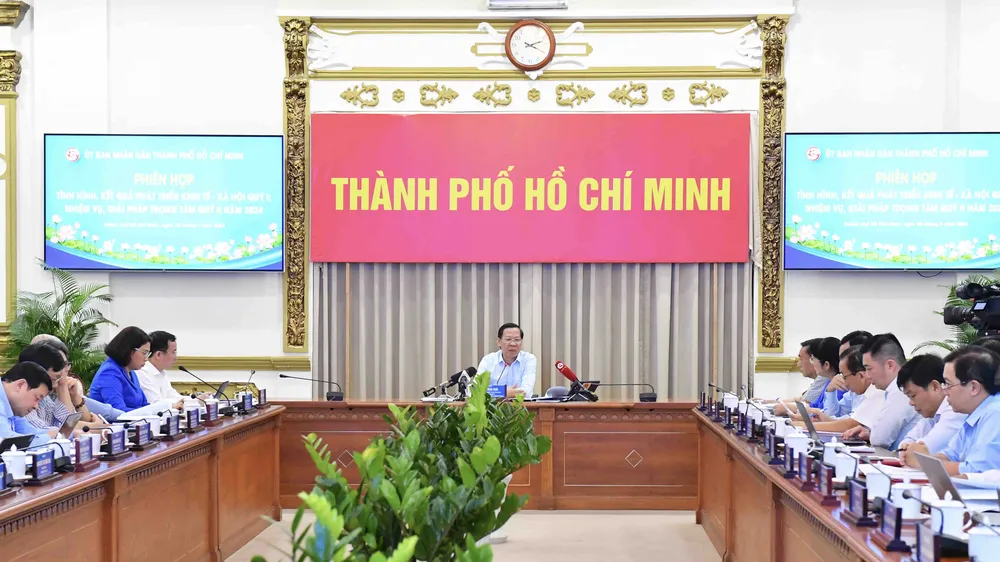 Quang cảnh phiên họp. Ảnh: VIỆT DŨNG