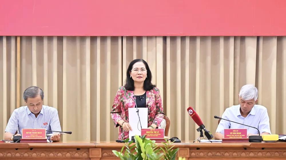 Chủ tịch HĐND TPHCM Nguyễn Thị Lệ chủ trì buổi giám sát. Ảnh: VIỆT DŨNG