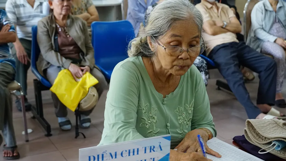 Lịch chi trả gộp 2 tháng lương hưu, trợ cấp BHXH dịp tết tại TPHCM