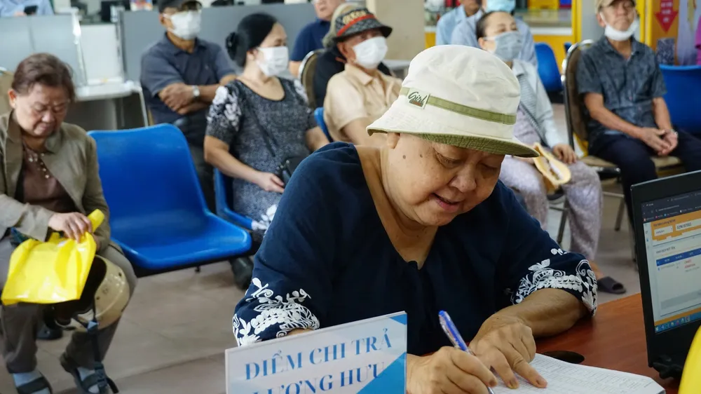 Người nhận lương hưu tại điểm chi trả