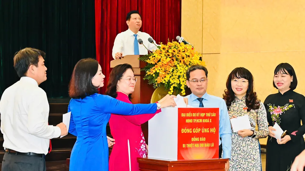 Người dân hoan nghênh "quyết định mang tính lịch sử" của TPHCM