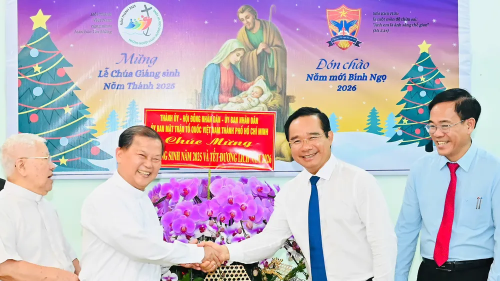 Chủ tịch UBND TPHCM thăm, chúc mừng Giáng sinh tổ chức, cá nhân tiêu biểu