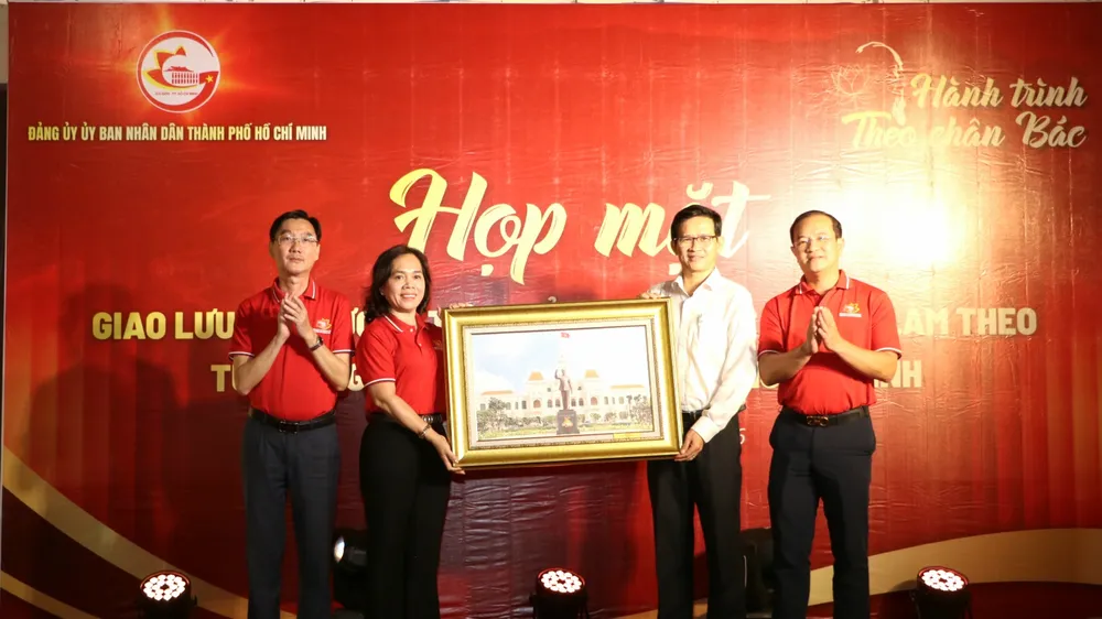 Học tập và làm theo Bác bằng những việc làm cụ thể, thiết thực 