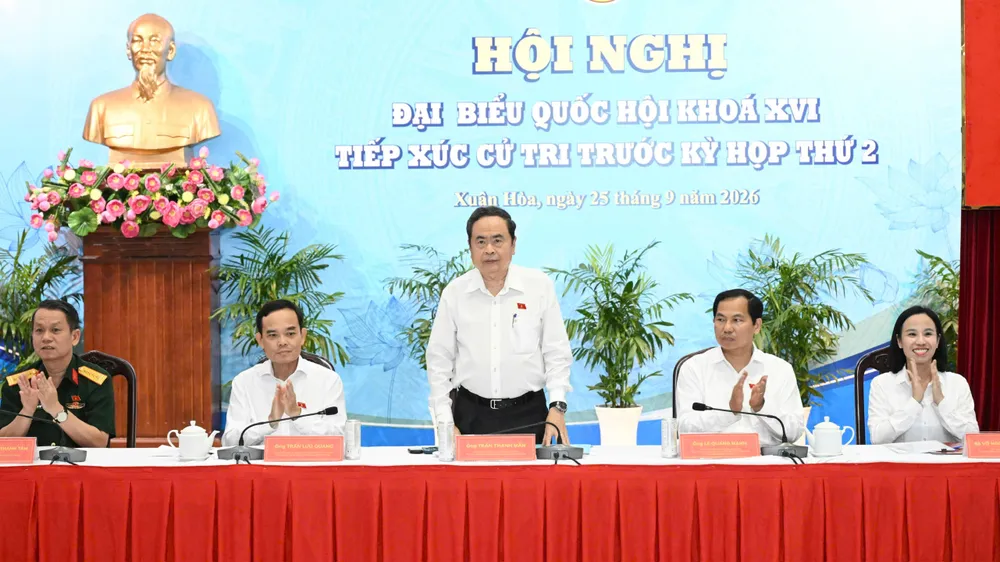 Chủ tịch Quốc hội Trần Thanh Mẫn tiếp xúc cử tri tại TPHCM