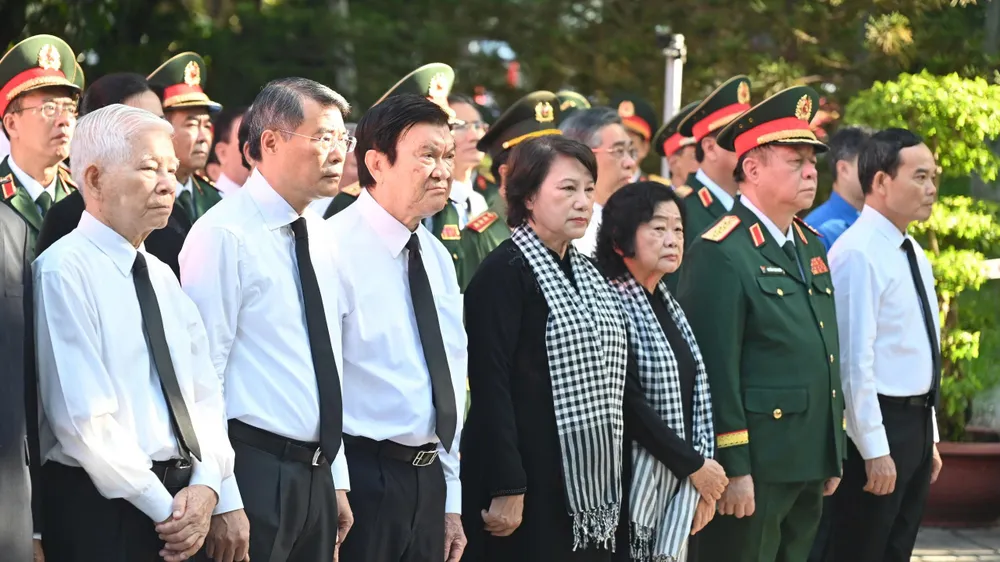 Lãnh đạo Đảng, Nhà nước dâng hương tưởng niệm các Anh hùng liệt sĩ tại Công viên Lê Thị Riêng