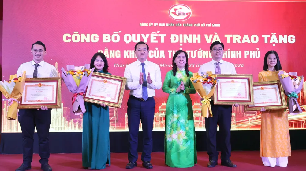 Đảng ủy UBND TPHCM trao Bằng khen của Thủ tướng Chính phủ đến 4 cá nhân có thành tích xuất sắc trong công tác dân vận giai đoạn 2021-2025