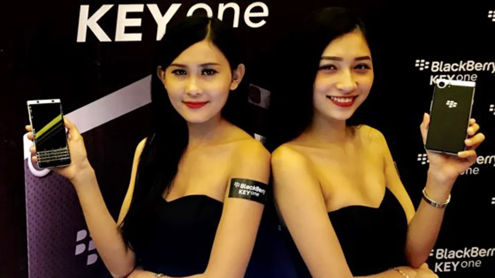 BlackBerry KEYone giá gần 15 triệu đồng 