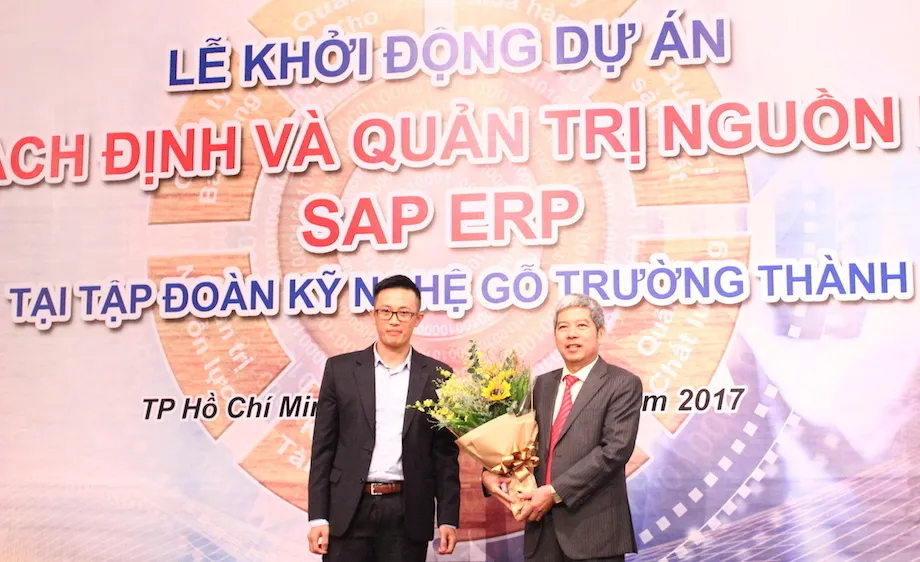Đại diện FPT IS và Tập đoàn Kỹ nghệ gỗ Trường Thành tại lễ ký kết