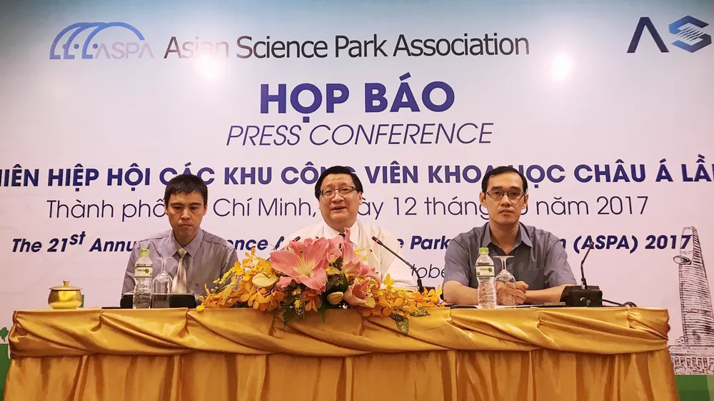 Ông Lê Hoài Quốc chủ trì cuộc họp báo