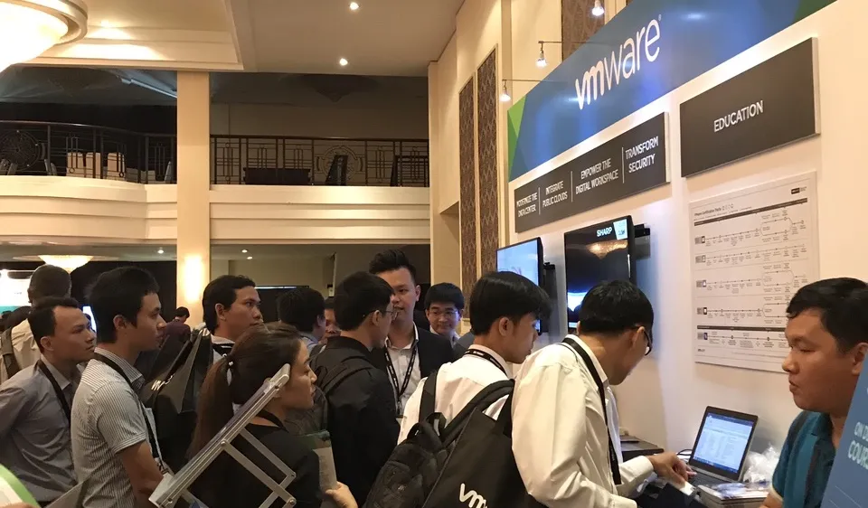 Giới IT tham dự sự kiện của VMware