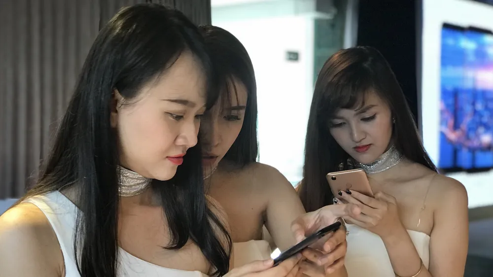OPPO F5 Youth tiếp tục hướng vào giới trẻ với camera AI