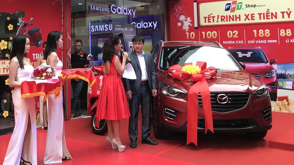 Chiếc Mazda CX5 được trao cho anh Hoàng Văn Ý 