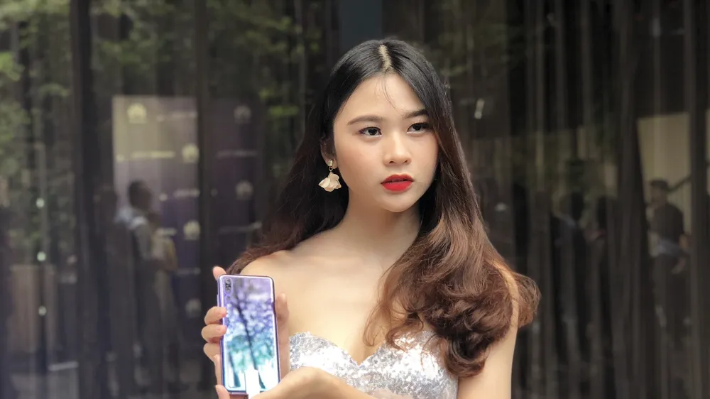  Huawei P20 Pro với vỏ máy khá bắt mắt