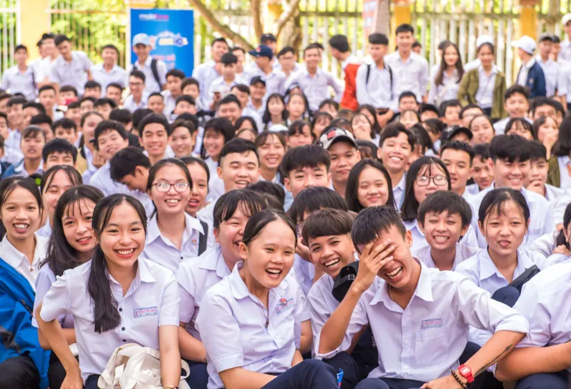Các bạn học sinh hào hứng với một buổi Hi school chia sẻ tâm lý tuổi học đường