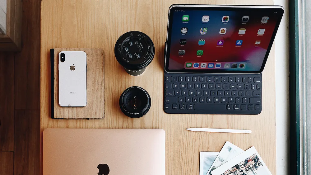 iPad Pro và Macbook Air Retina phiên bản 2018