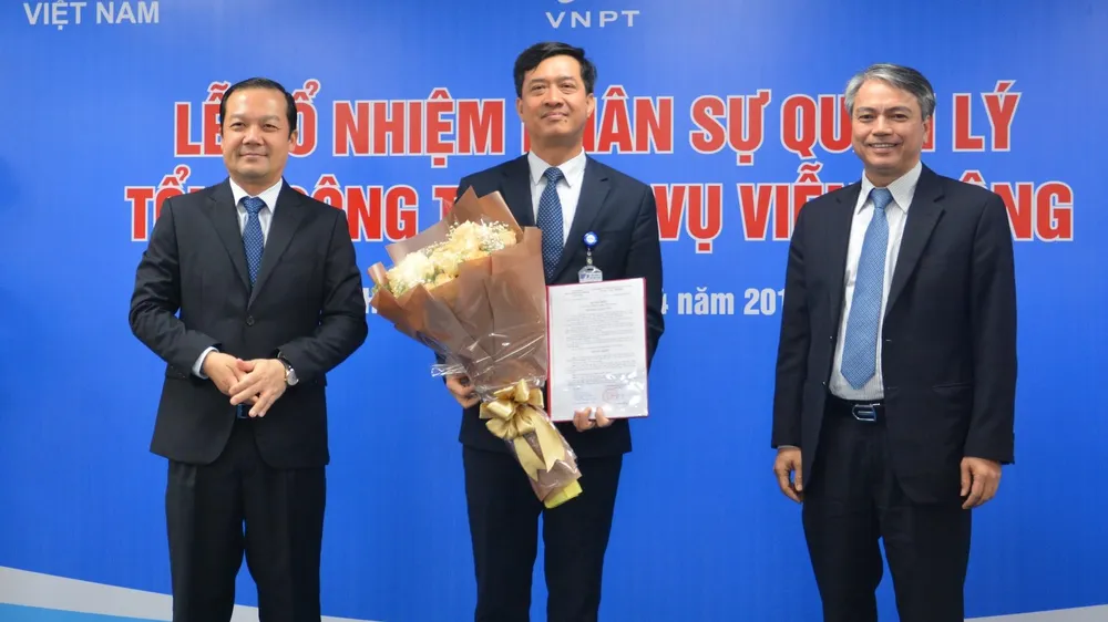 VNPT trao quyết định cho ông Nguyễn Nam Long