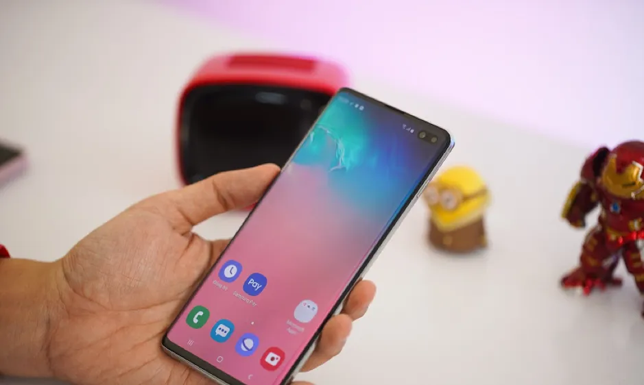 Người mua có thể chớp ngay cơ hội tiết kiệm đến 4,7 triệu khi mua Galaxy S10, S10 Plus tại Di Động Việt