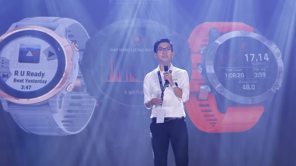  Đồng hồ thể thao GARMIN với công nghệ sạc năng lượng mặt trời