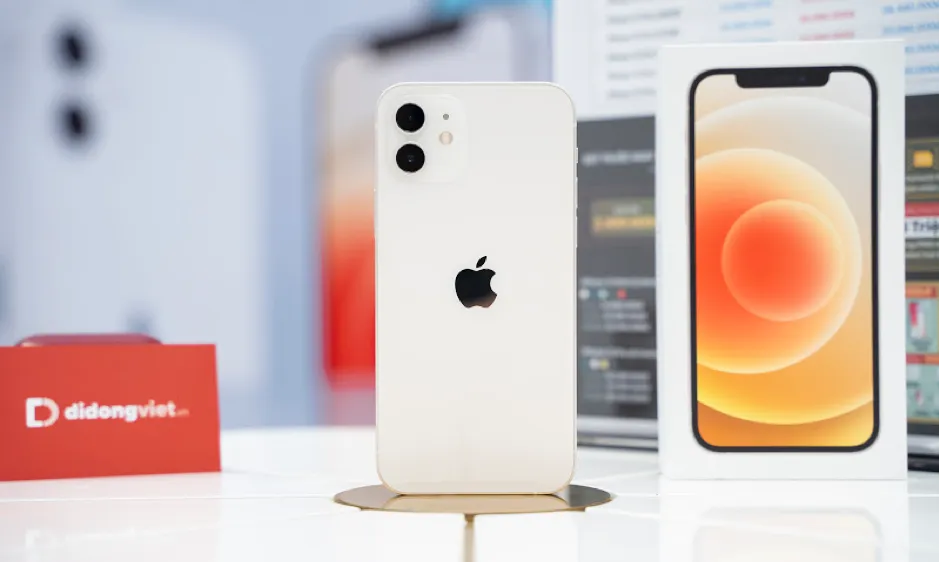 Phiên bản iPhone 12 mini và iPhone 12 đang được các hệ thống giảm giá nhằm kích cầu khách hàng mua sắm, thúc đẩy doanh số bán máy.