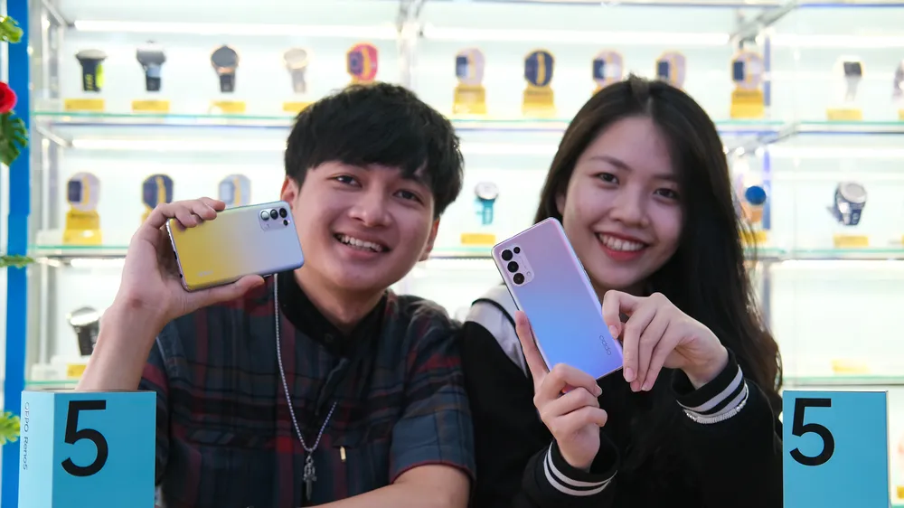 OPPO Reno5 chính thức mở bán với kỷ lục 42,000 đơn đặt cọc