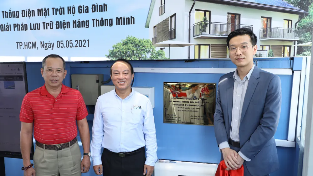 Dự án được lắp đặt trên mái tòa nhà Công ty Cổ phần Đầu tư Thương mại Quốc tế Mặt Trời Đỏ