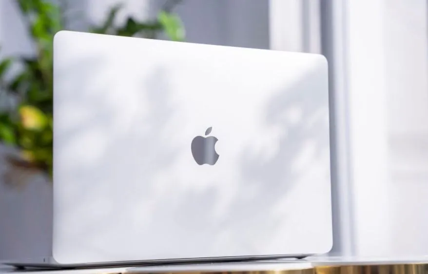 MacBook Air M1 2020 giảm giá dưới 24 triệu đồng 