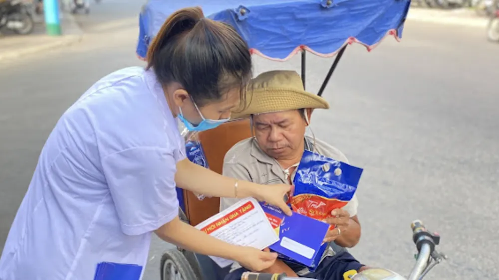 FPT Long Châu đồng hành với những hoàn cảnh khó khăn ​
