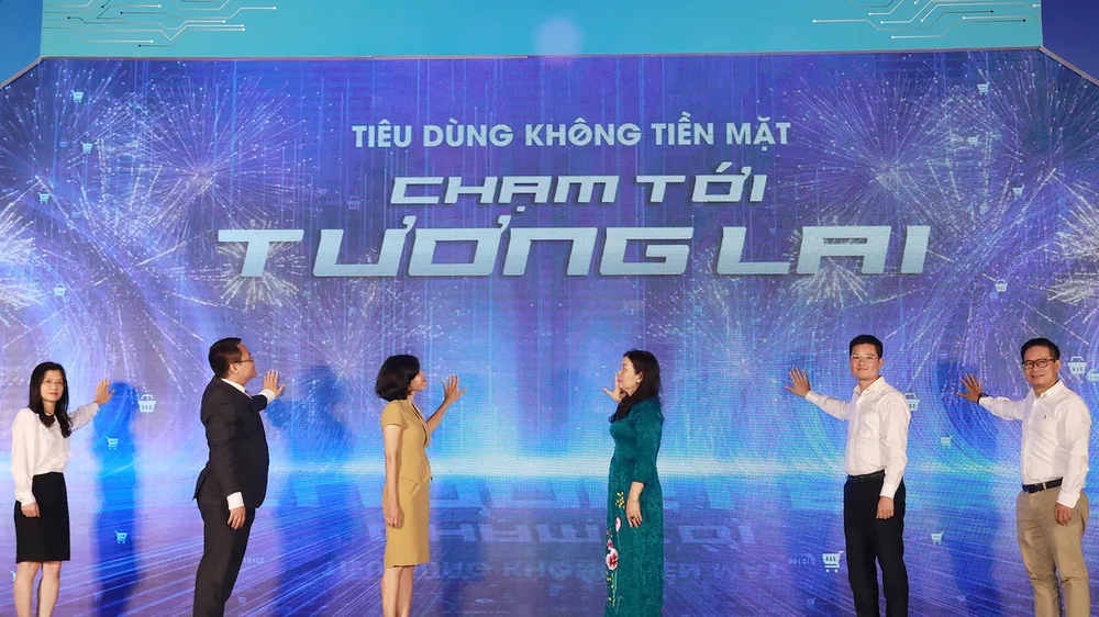 Kích hoạt sự kiện "Không dùng tiền mặt 2022" tại Hà Nội