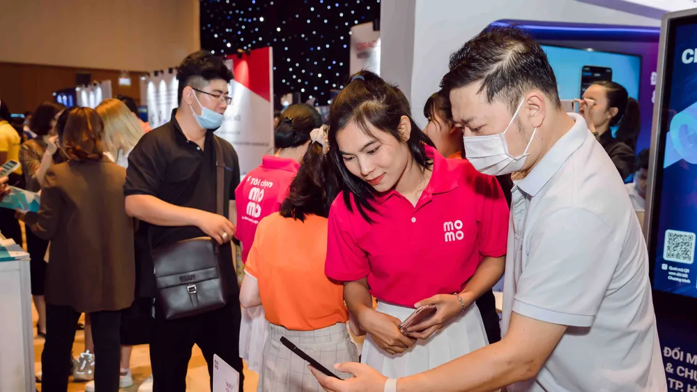 Gian hàng MoMo thu hút đông đảo khách tham quan