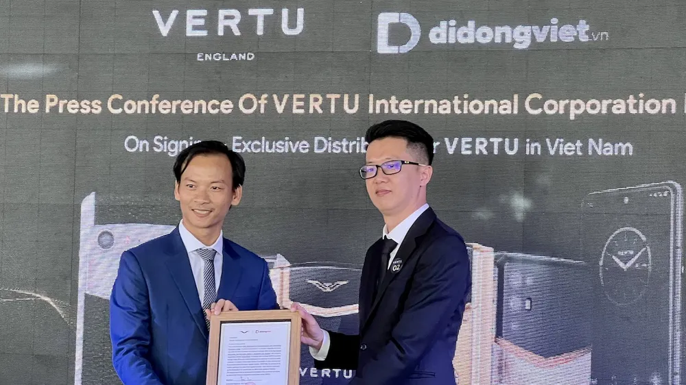 Đại diện Di Động Việt và Vertu Global đã ký kết hợp tác